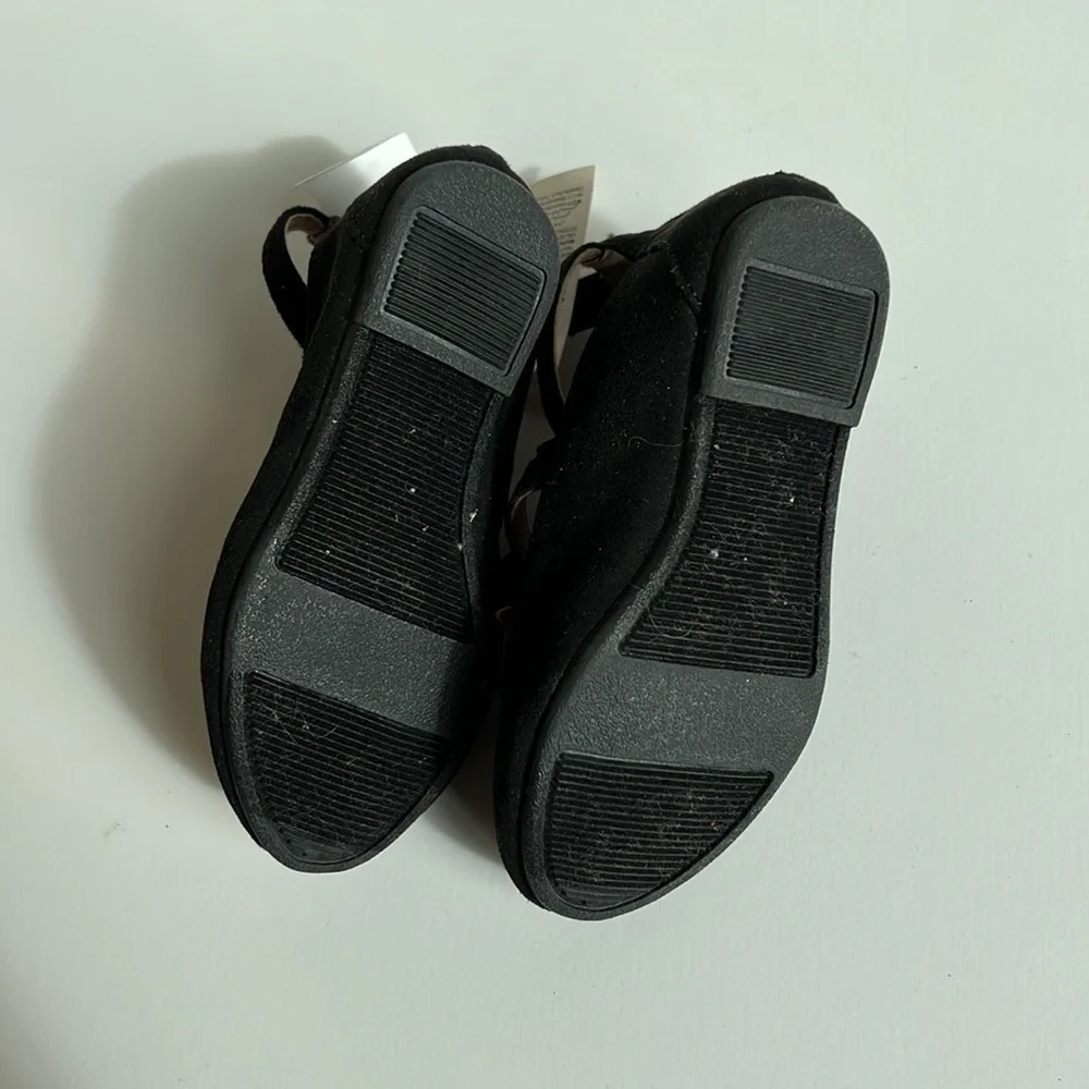 NWT Old navy toddler black velvet shoes with 3 front straps with bows SIZE 5